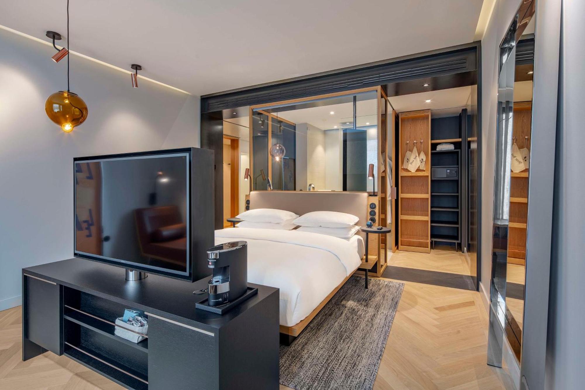 Andaz Munich Schwabinger Tor, By Hyatt Hotel Ngoại thất bức ảnh A bedroom at the hotel