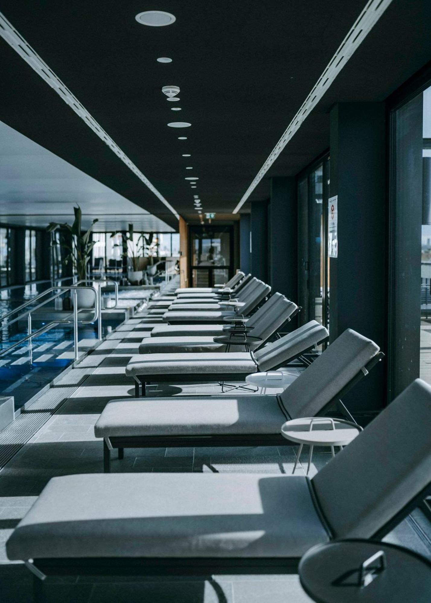 Andaz Munich Schwabinger Tor, By Hyatt Hotel Ngoại thất bức ảnh The pool at the 1018